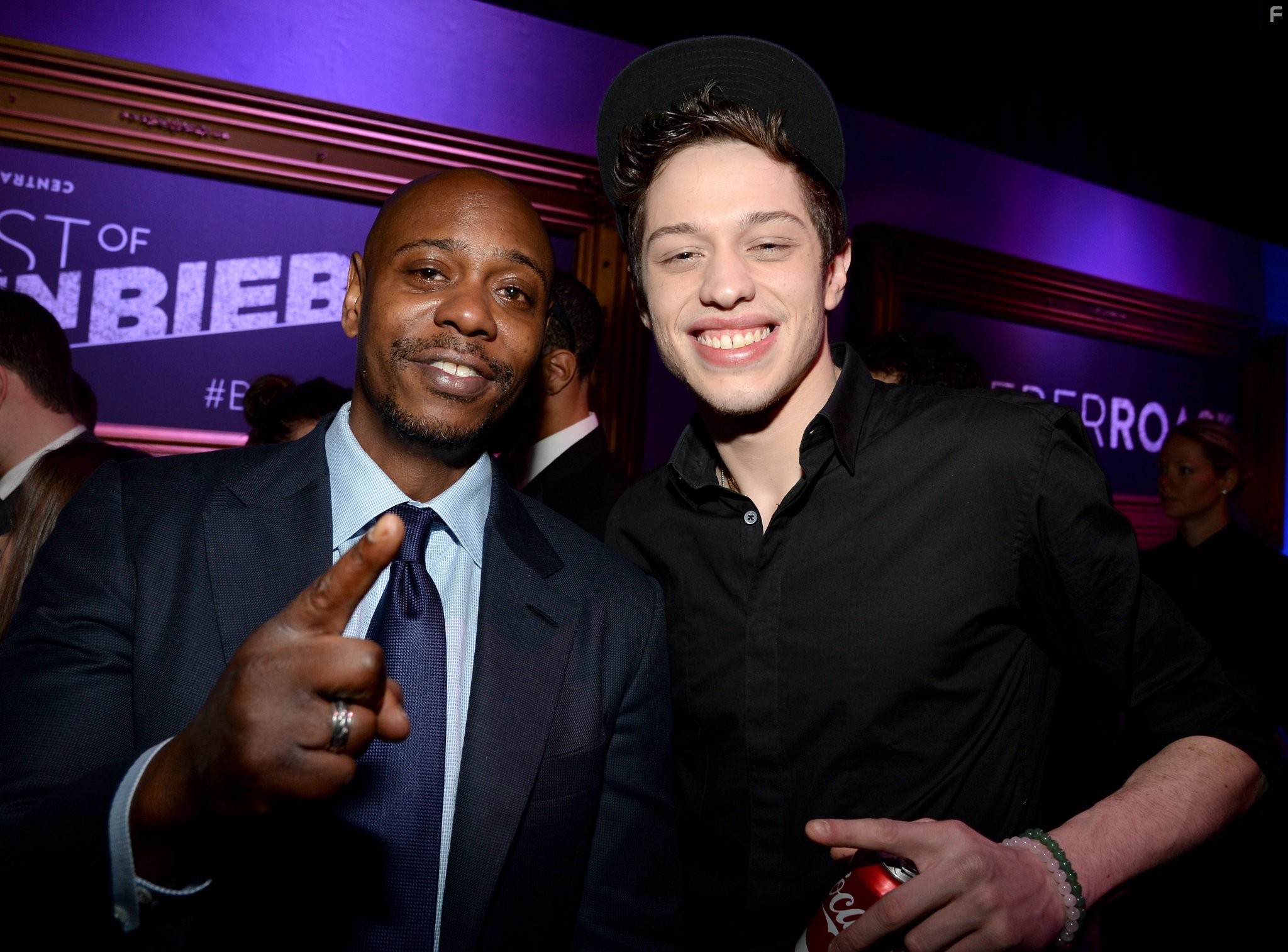 Dave Chappelle and Pete Davidson at Поджарь звезду: Джастин Бибер (2015)