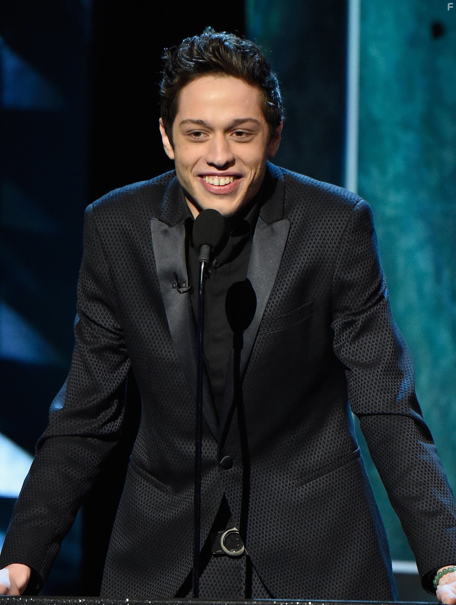 Pete Davidson at Поджарь звезду: Джастин Бибер (2015)