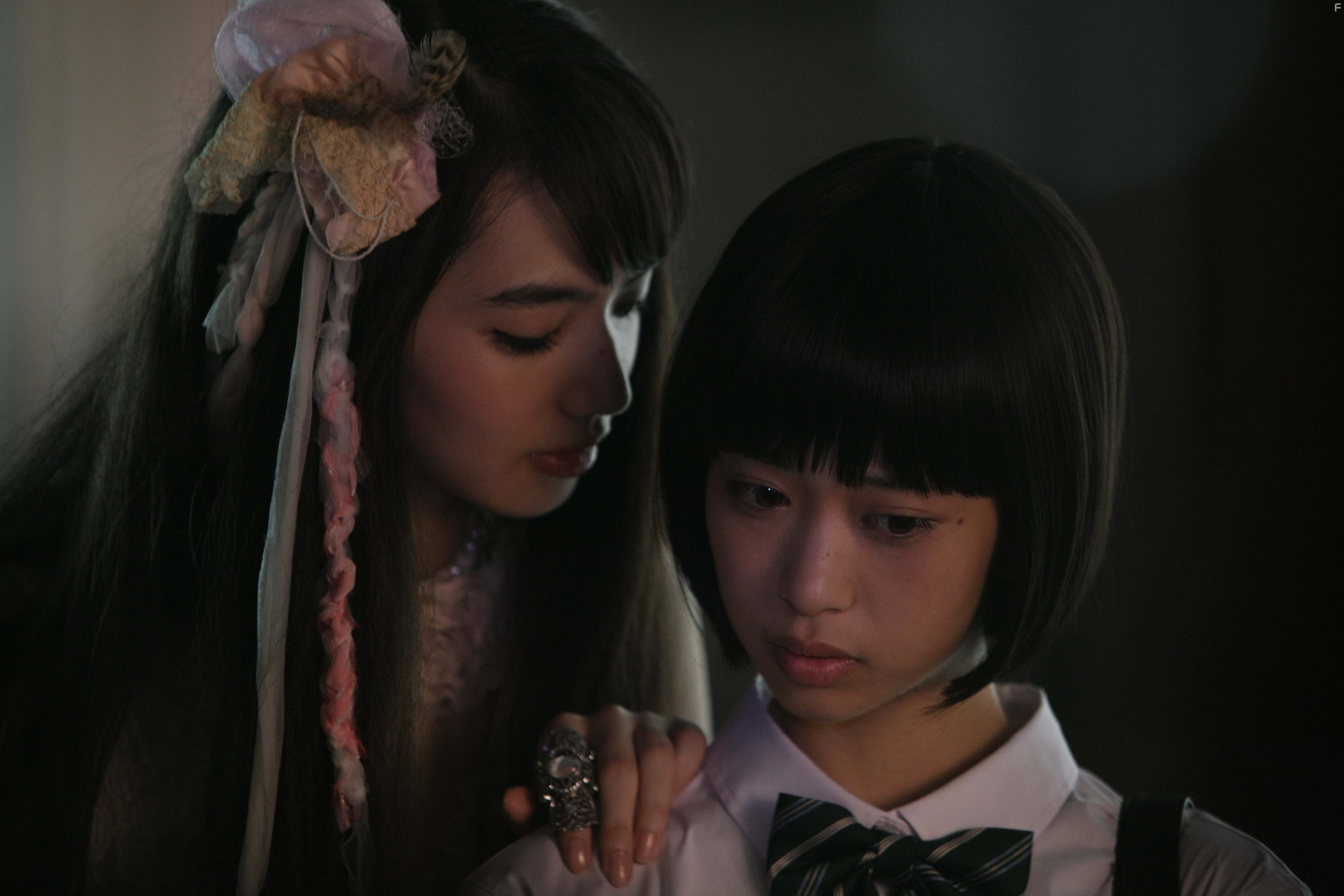 Aoi Morikawa and Nana Komatsu in Мир Канако (2014)