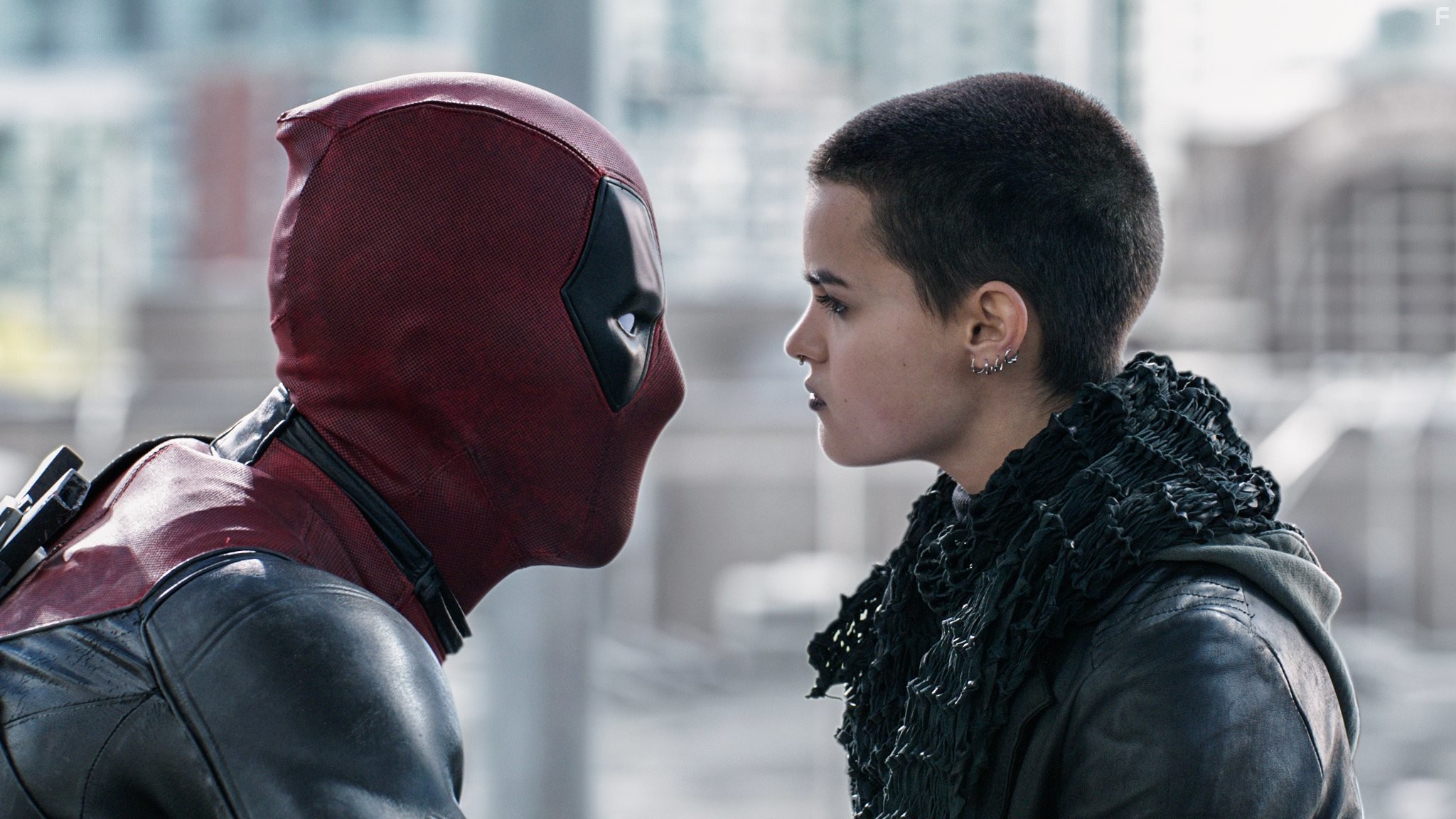 Ryan Reynolds and Brianna Hildebrand in Дэдпул (2016)