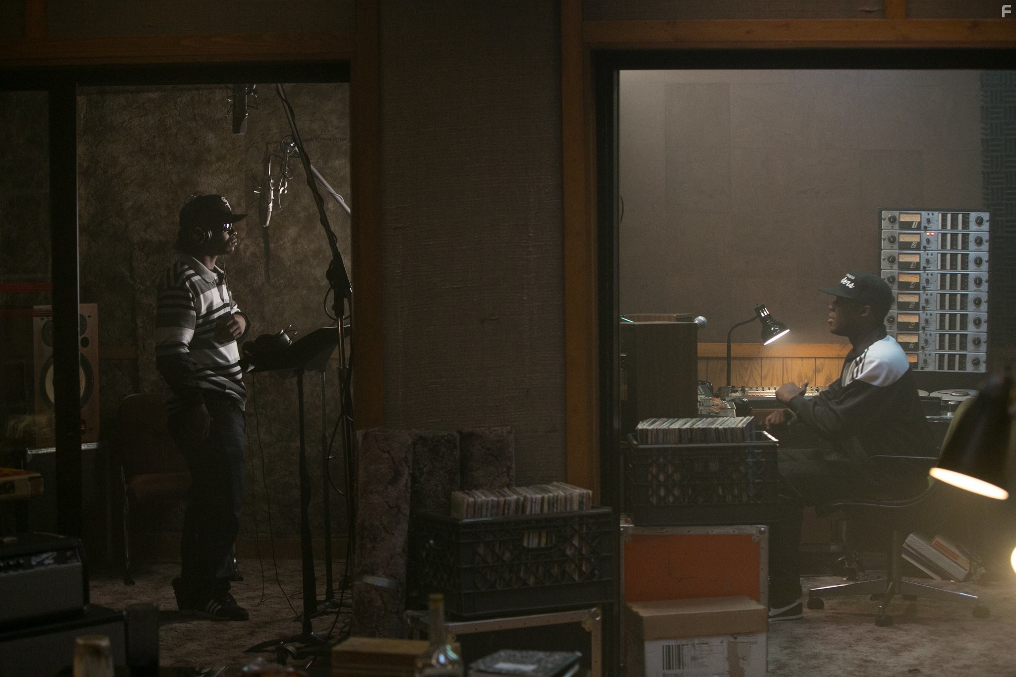 Corey Hawkins and Jason Mitchell in Голос улиц (2015)