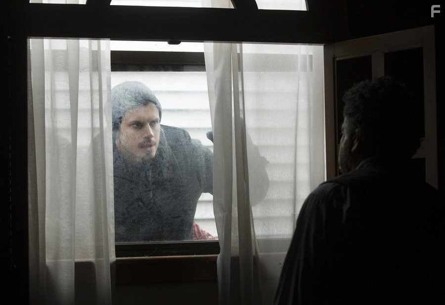 Tony Mirrcandani and Jake Robinson in Американская одиссея (2015)