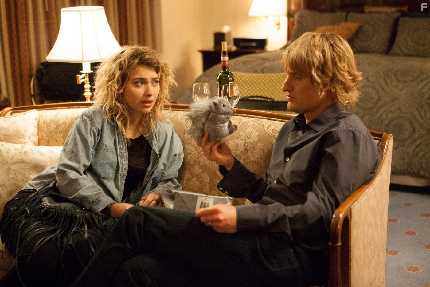 Owen Wilson and Imogen Poots in Без любви виноватый (2014)