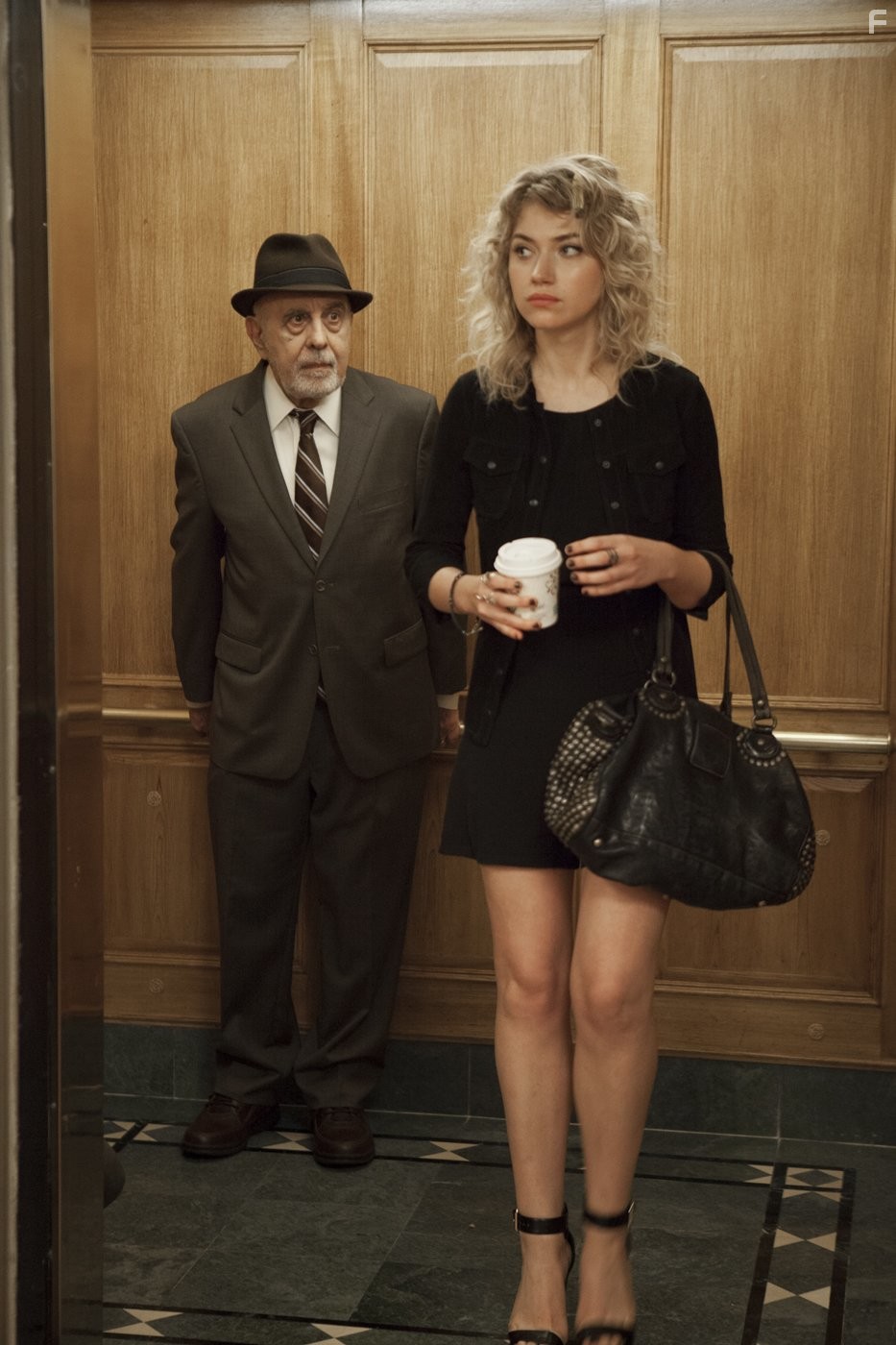 George Morfogen and Imogen Poots in Без любви виноватый (2014)