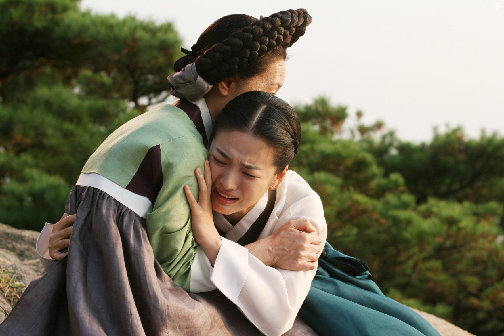Hye-kyo Song in Hwang Jin-yi (2007)
