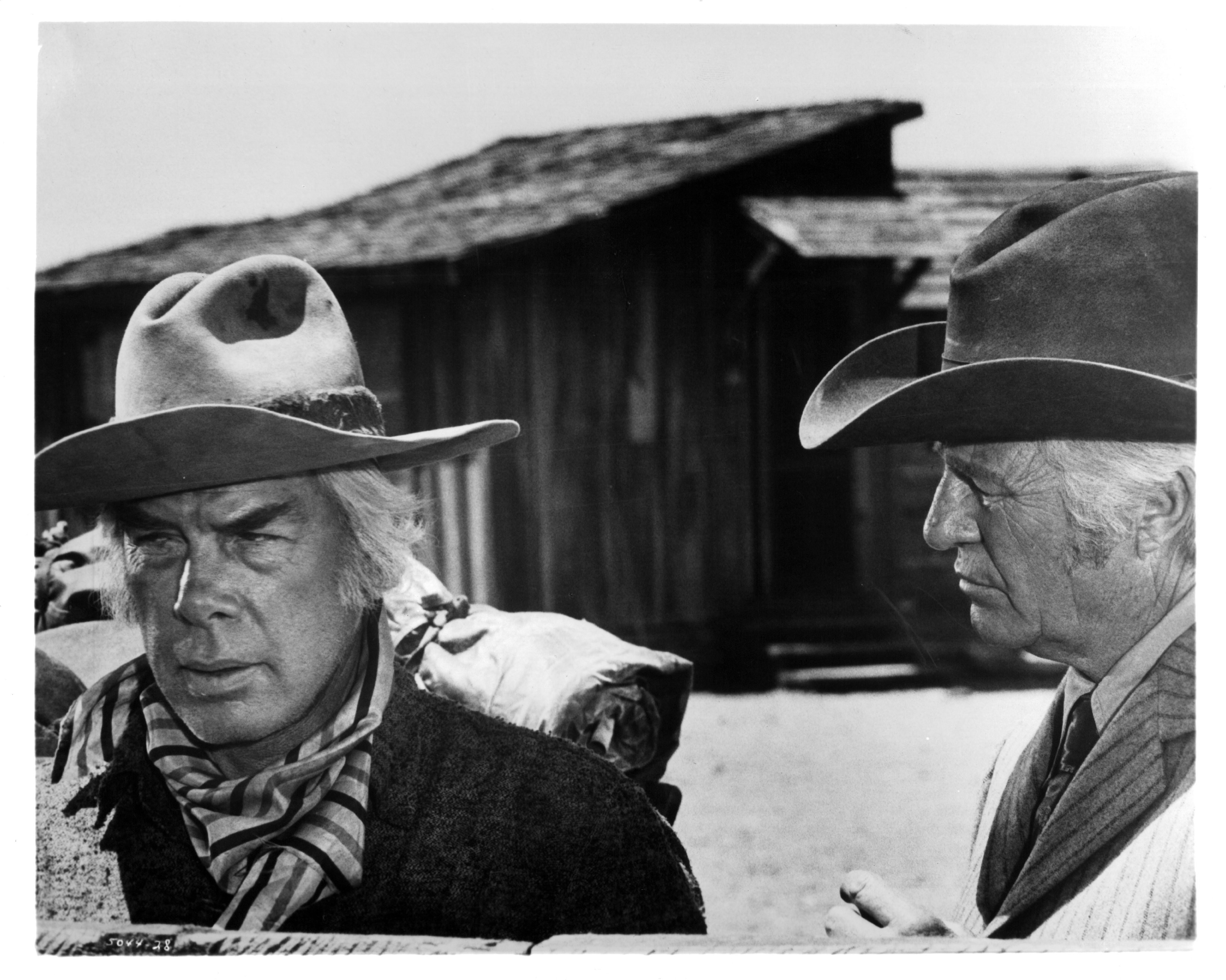 Lee Marvin and Jim Davis in Монти Уолш (1970)