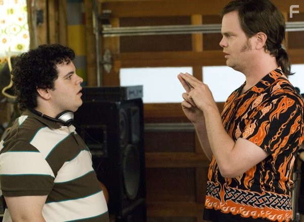Rainn Wilson and Josh Gad in Голый барабанщик (2008)