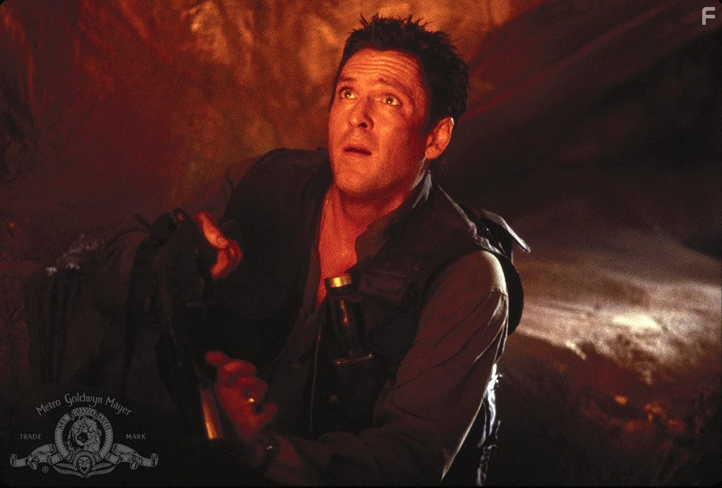 Michael Madsen in Особь (1995)