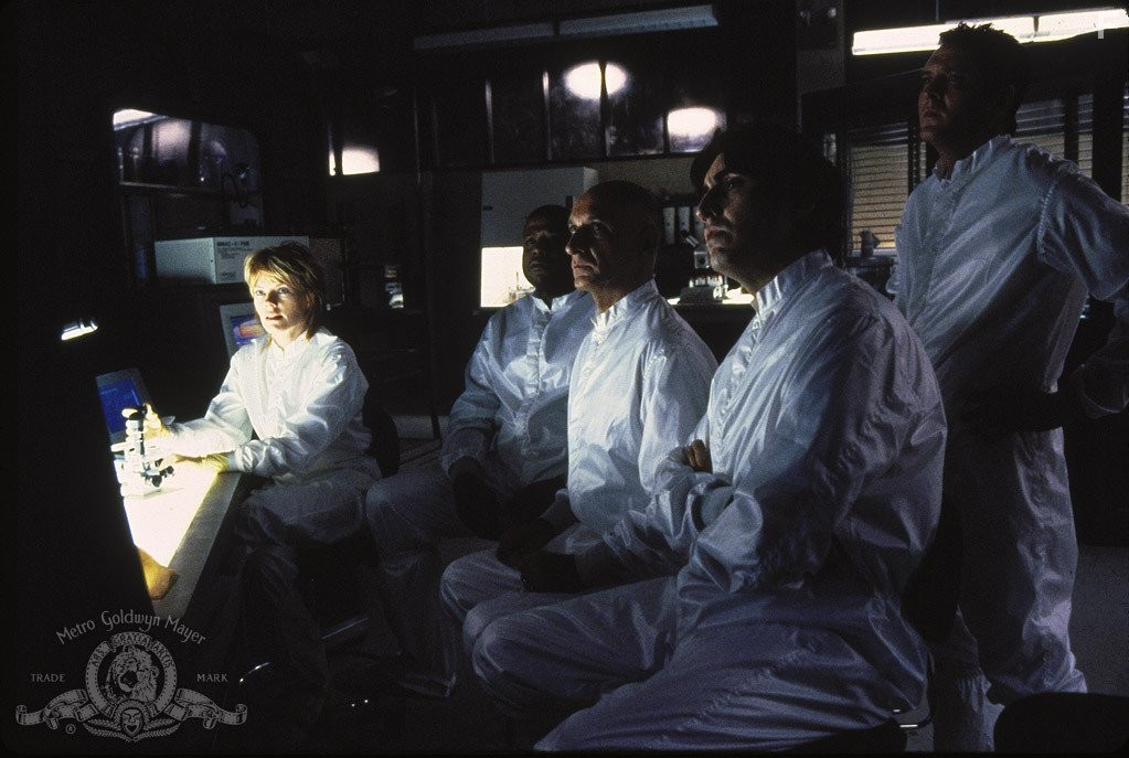 Michael Madsen, Alfred Molina, Marg Helgenberger, Ben Kingsley, and Forest Whitaker in Особь (1995)