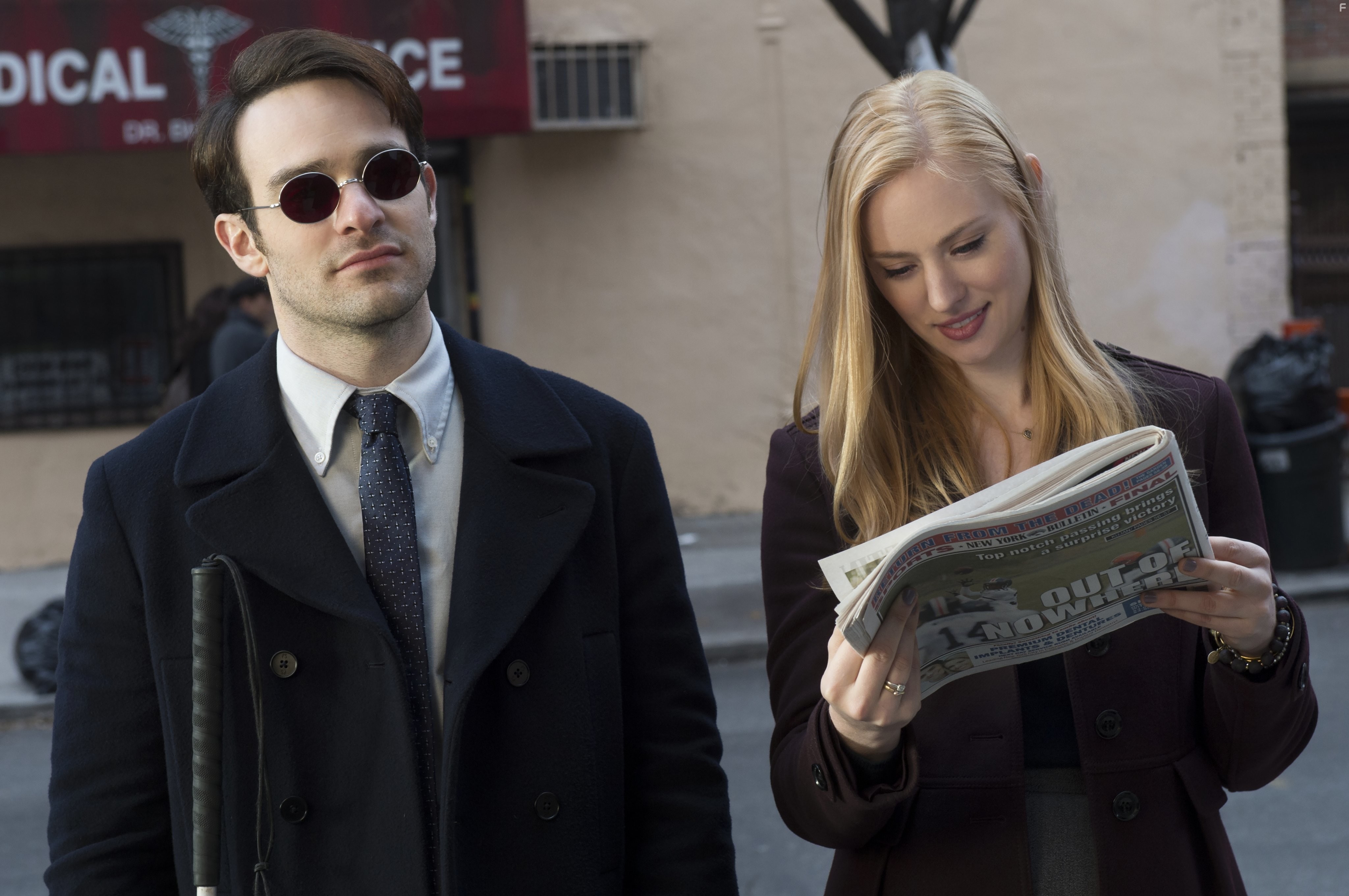 Charlie Cox and Deborah Ann Woll in Сорвиголова (2015)
