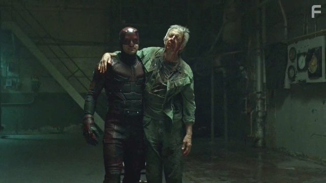 Scott Glenn and Charlie Cox in Сорвиголова (2015)