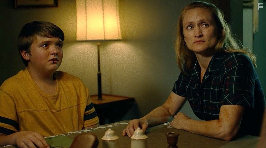 Angela Reed and Cole Jensen in Сорвиголова (2015)