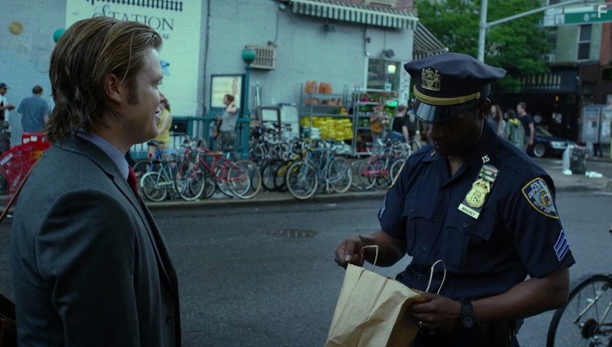 Elden Henson and Royce Johnson in Сорвиголова (2015)