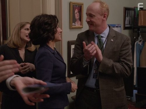 Julia Louis-Dreyfus, Anna Chlumsky, and Matt Walsh in YИП (2012)