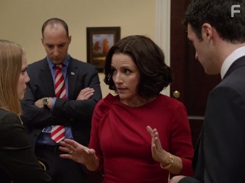 Julia Louis-Dreyfus, Anna Chlumsky, Tony Hale, and Reid Scott in YИП (2012)