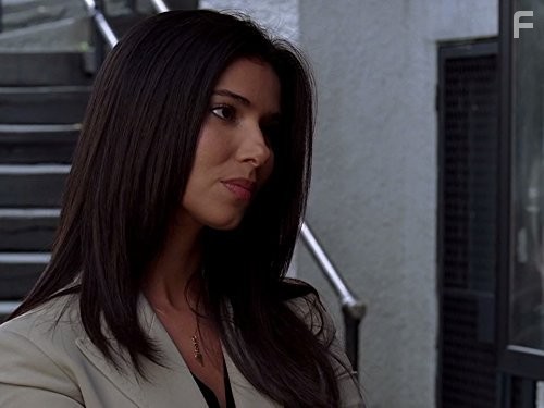 Roselyn Sanchez in Без следа (2002)