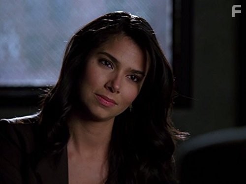Roselyn Sanchez in Без следа (2002)