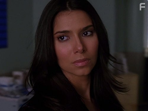 Roselyn Sanchez in Без следа (2002)