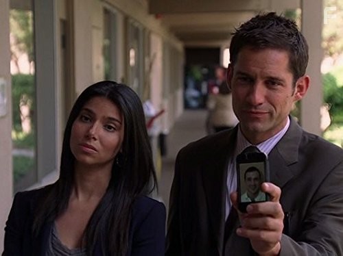 Enrique Murciano and Roselyn Sanchez in Без следа (2002)