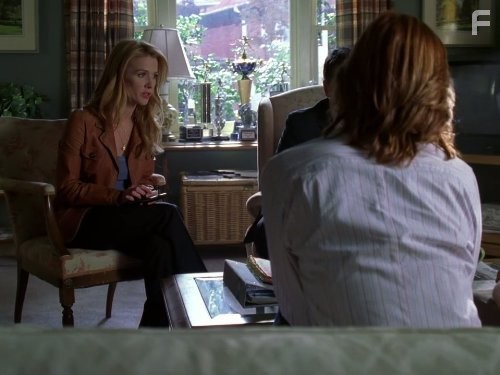 Poppy Montgomery in Без следа (2002)