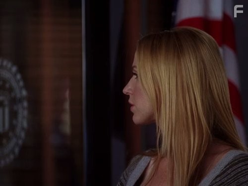 Poppy Montgomery in Без следа (2002)