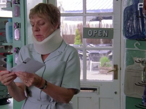 Selina Cadell in Доктор Мартин (2004)