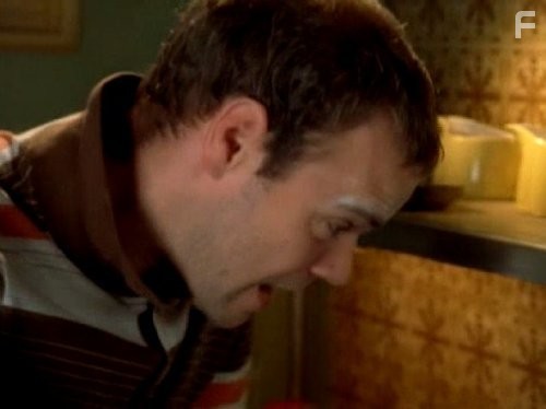 Joe Absolom in Доктор Мартин (2004)