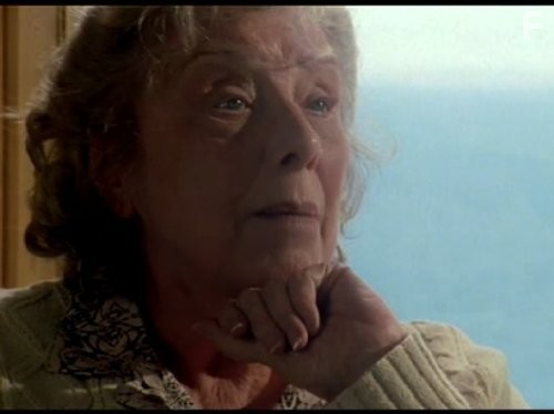 Margaret Tyzack in Доктор Мартин (2004)