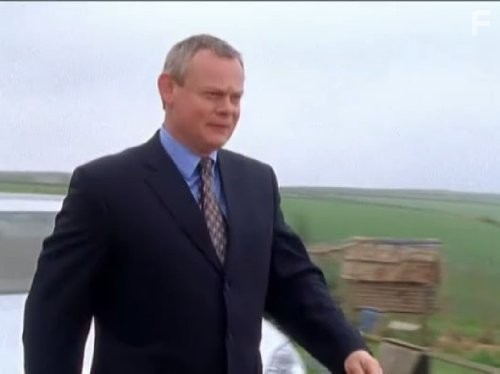 Martin Clunes in Доктор Мартин (2004)