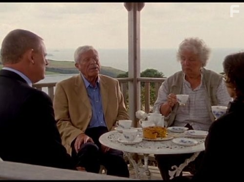Martin Clunes, Stephanie Cole, and John Woodvine in Доктор Мартин (2004)