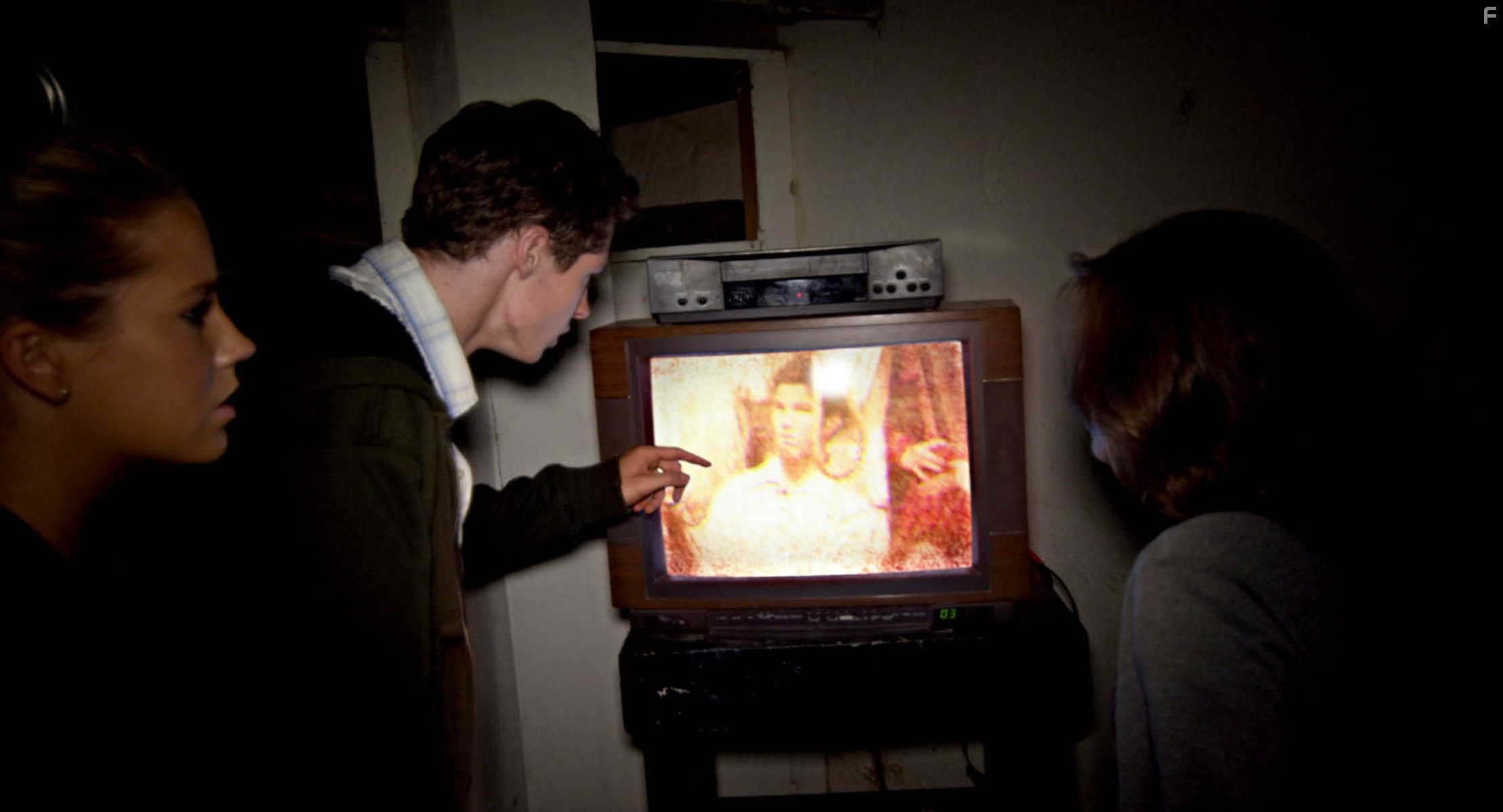 Cassidy Gifford, Reese Mishler, and Pfeifer Brown in Виселица (2015)