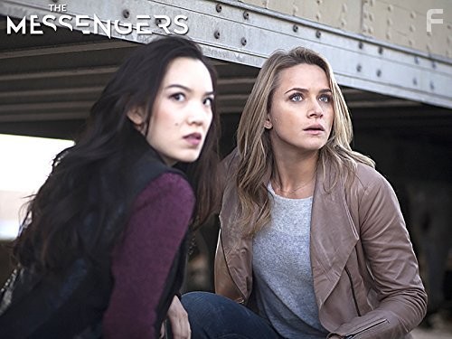 Shantel VanSanten and Jessika Van in Посланники (2015)