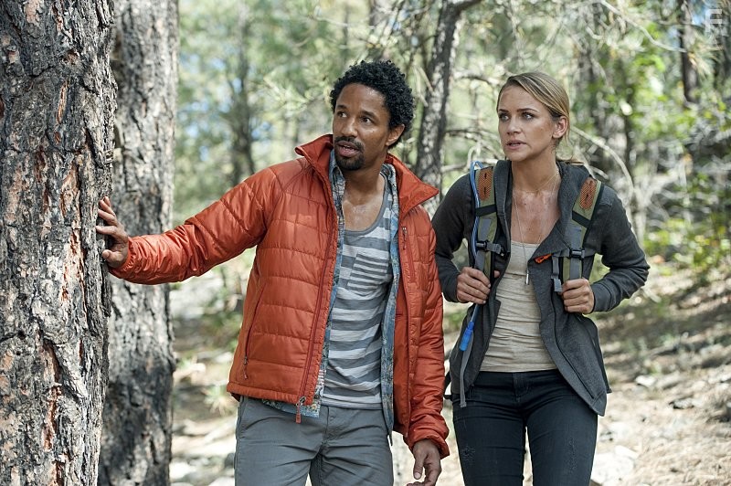 Shantel VanSanten and Craig Frank in Посланники (2015)