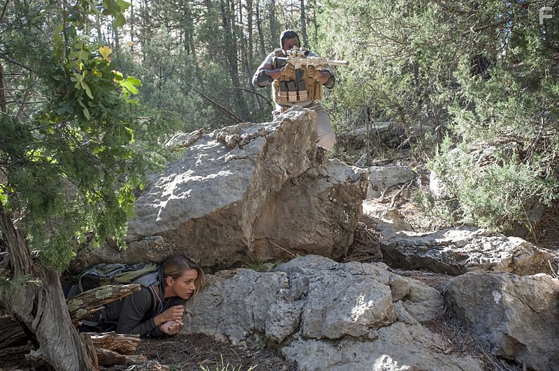 Shantel VanSanten in Посланники (2015)