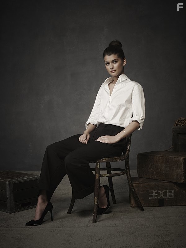 Sofia Black-D'Elia in Посланники (2015)