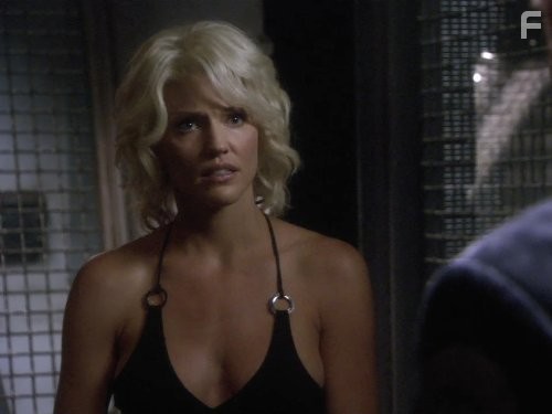 Tricia Helfer in Звездный крейсер Галактика (2004)