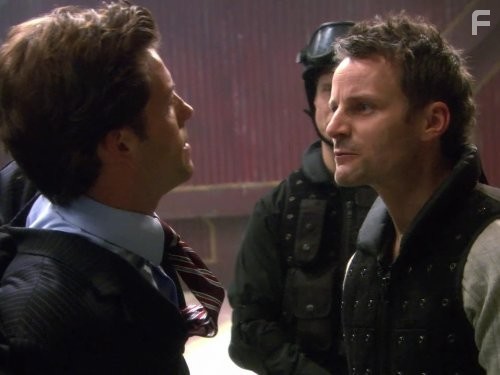 Jamie Bamber and Ryan Robbins in Звездный крейсер Галактика (2004)