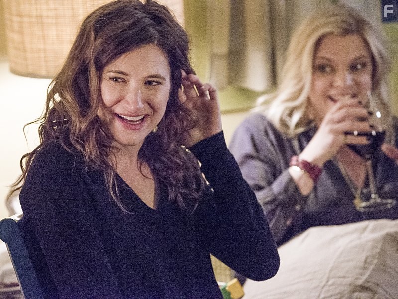 Molly Price and Kathryn Hahn in Типа счастье (2015)