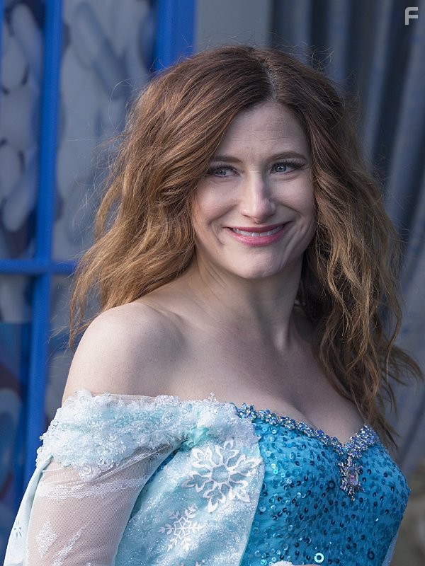Kathryn Hahn in Типа счастье (2015)