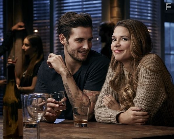 Sutton Foster and Nico Tortorella in Юная (2015)