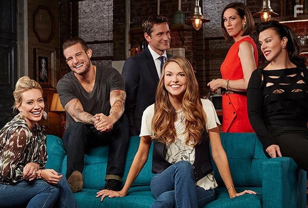 Debi Mazar, Molly Bernard, Hilary Duff, Peter Hermann, Miriam Shor, Sutton Foster, and Nico Tortorella in Юная (2015)