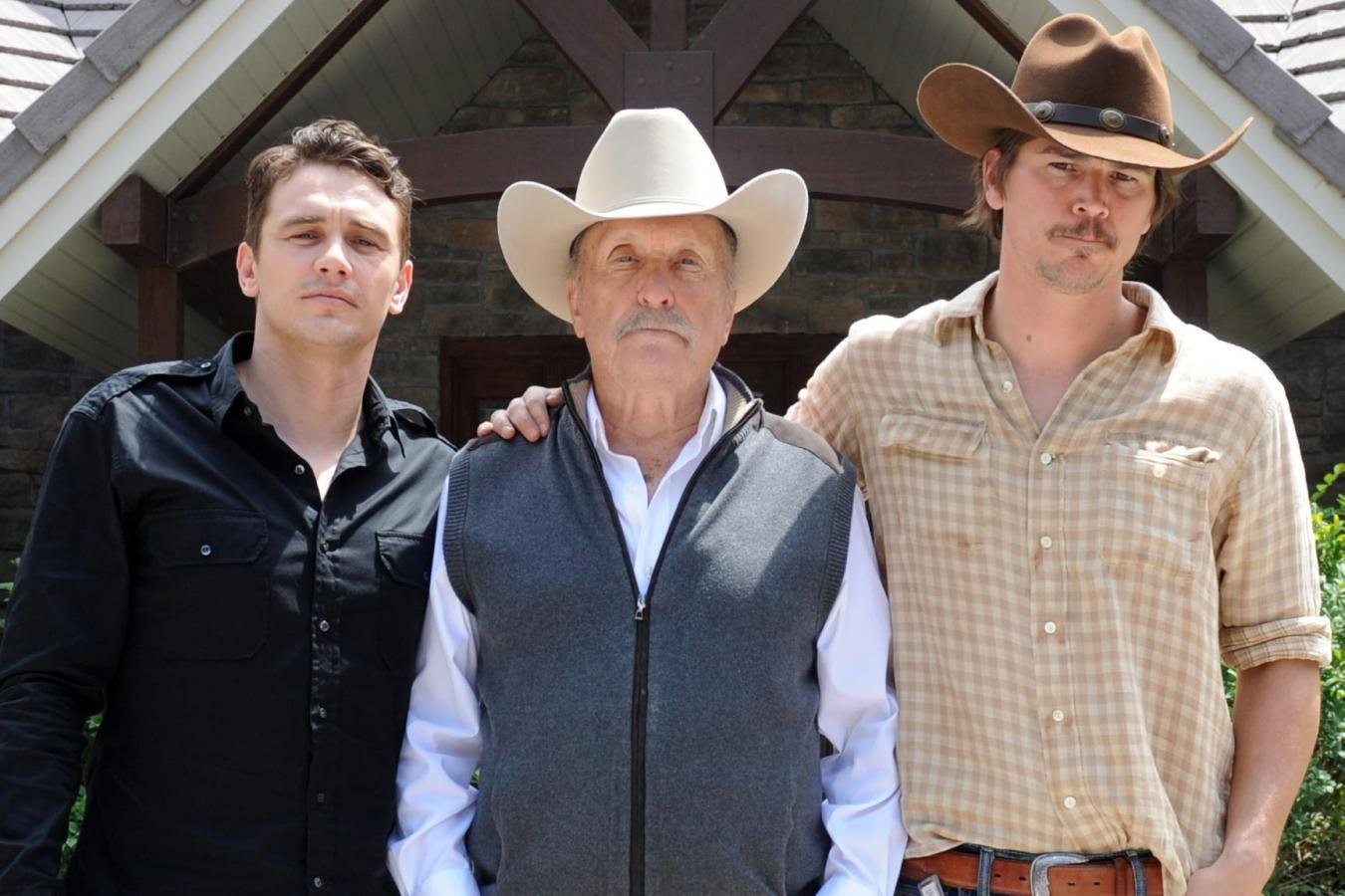 Robert Duvall, Josh Hartnett, and James Franco in Дикие лошади (2015)