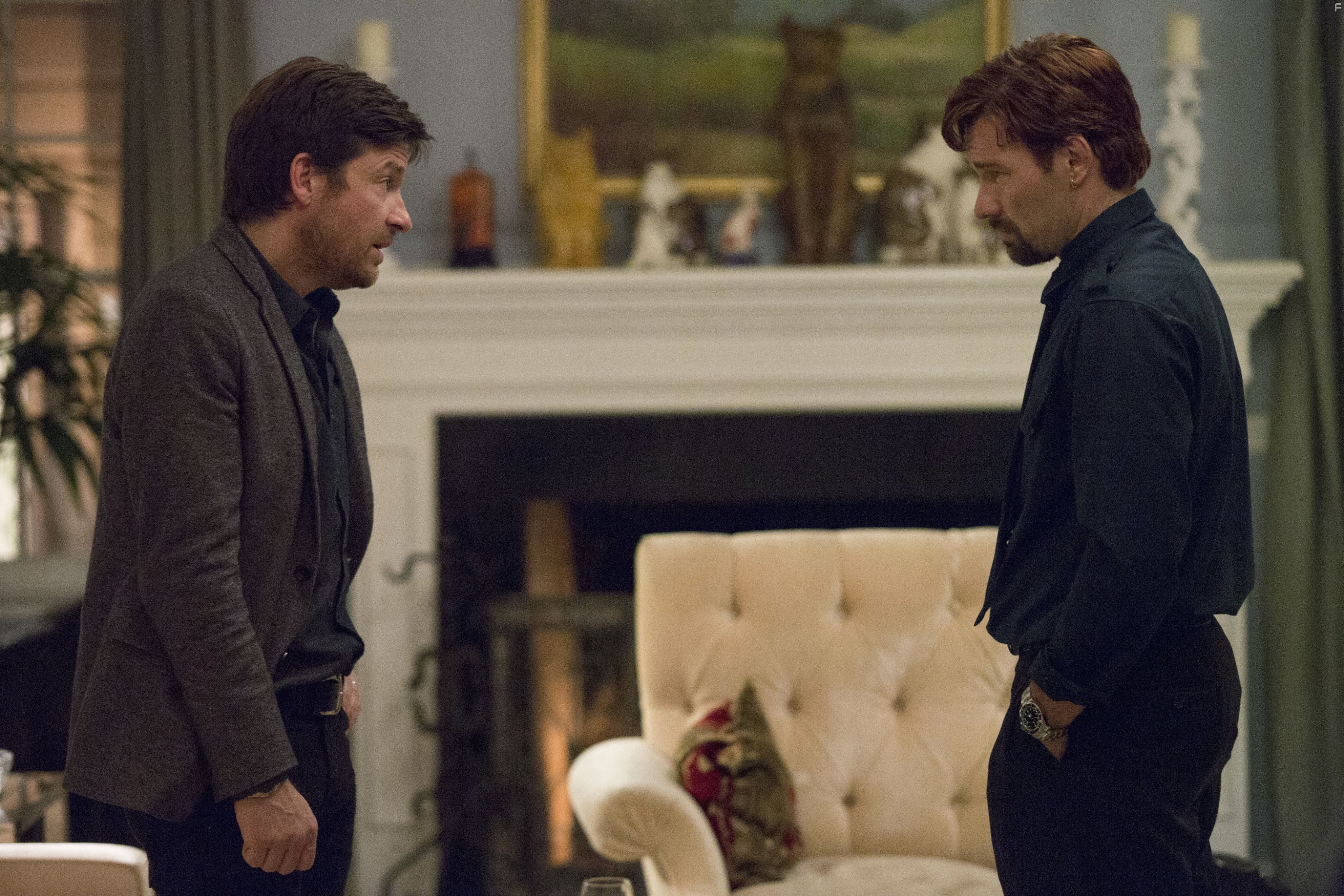 Jason Bateman and Joel Edgerton in Подарок (2015)