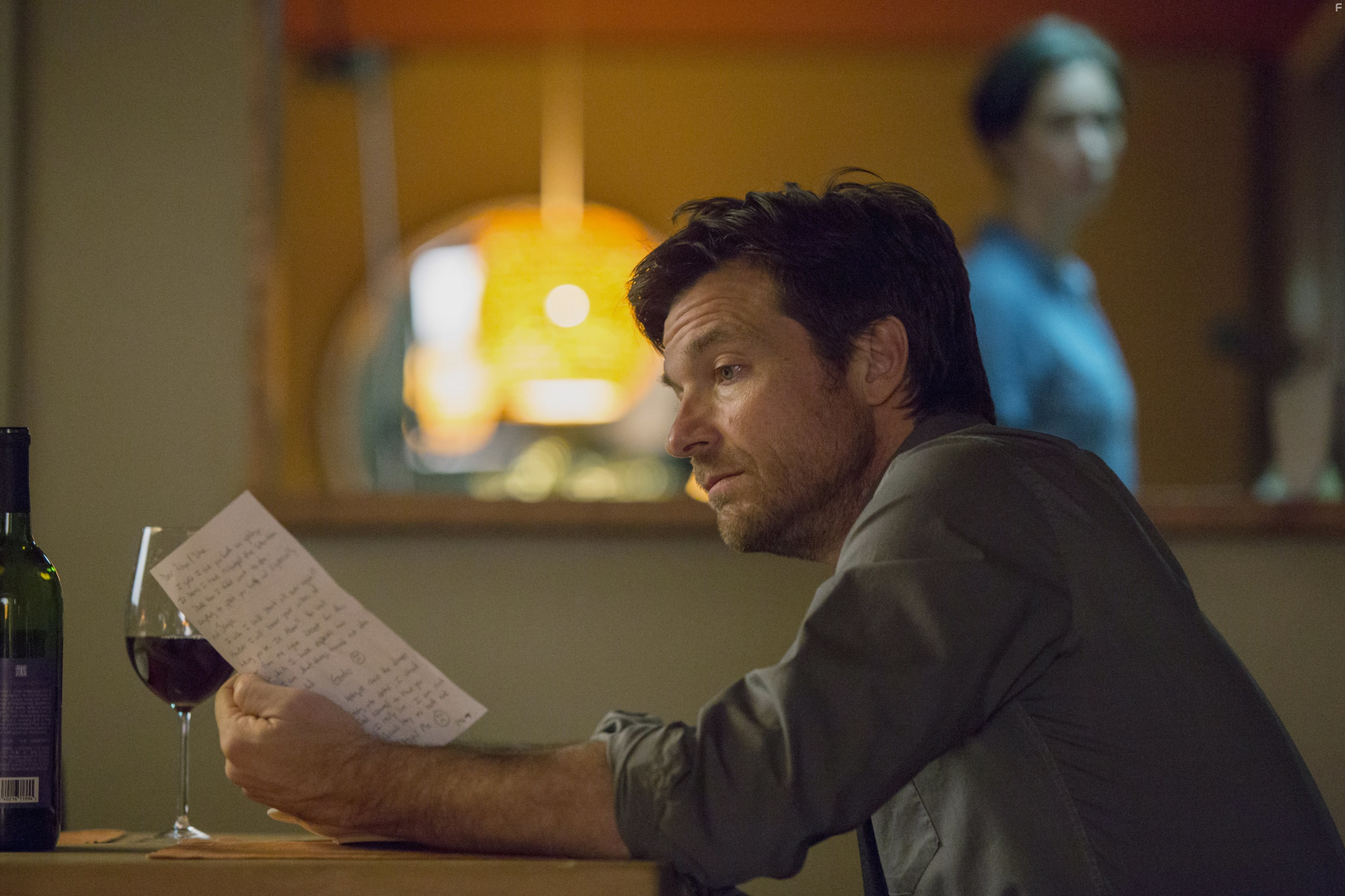 Jason Bateman and Rebecca Hall in Подарок (2015)