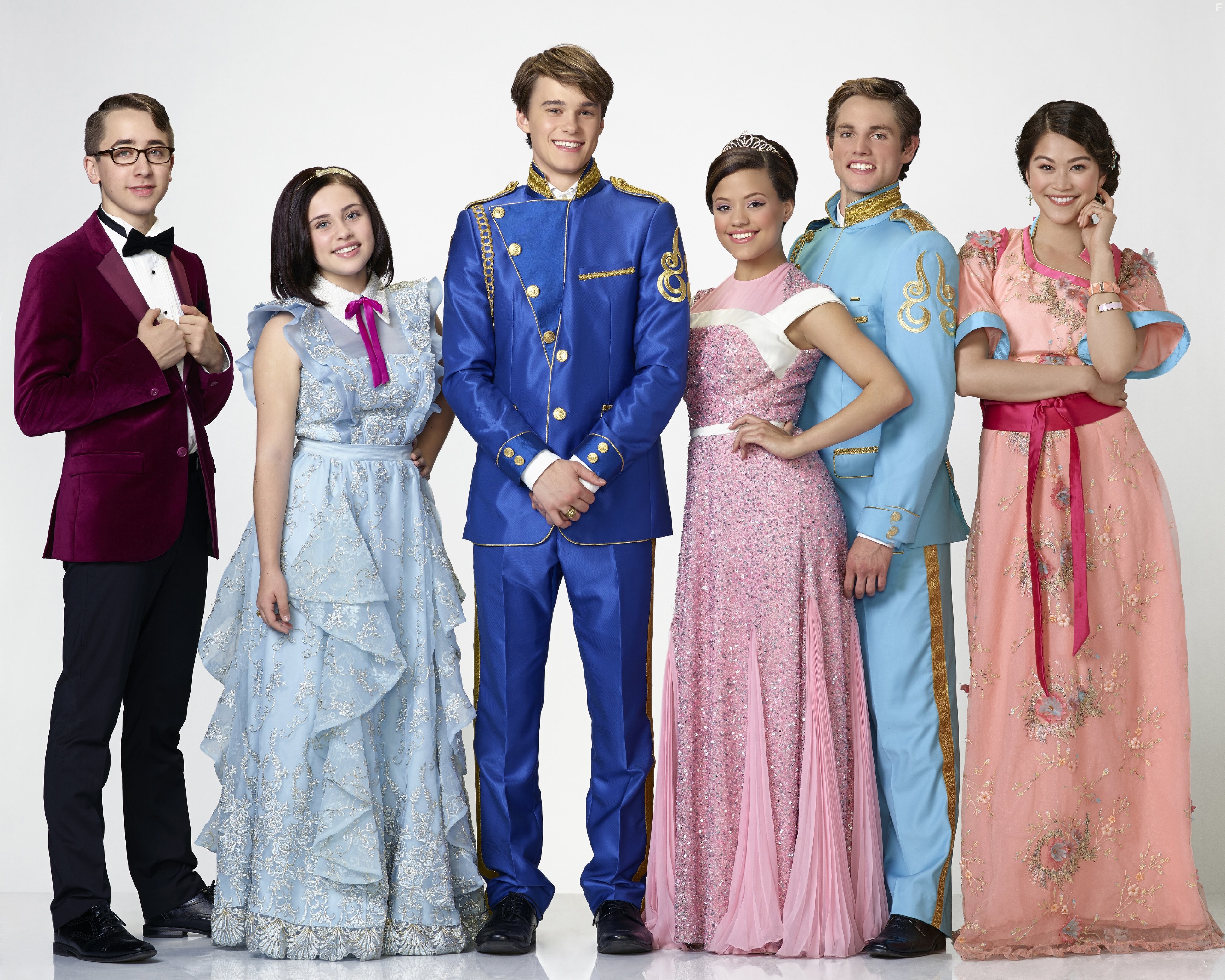 Dianne Doan, Mitchell Hope, Sarah Jeffery, Jedidiah Goodacre, Brenna D'Amico, and Zachary Gibson in Наследники (2015)