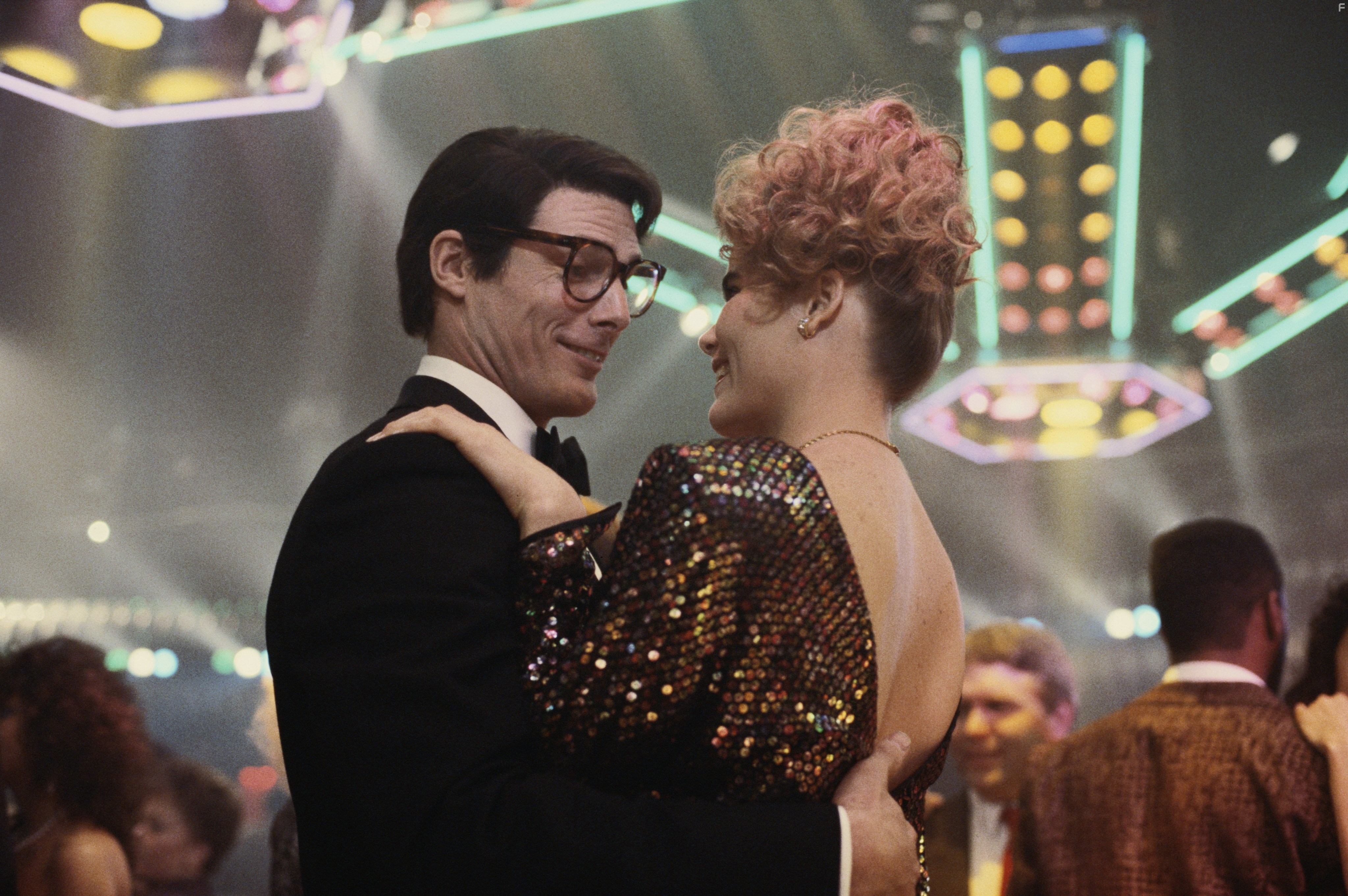 Mariel Hemingway and Christopher Reeve in Супермен 4: В поисках мира (1987)