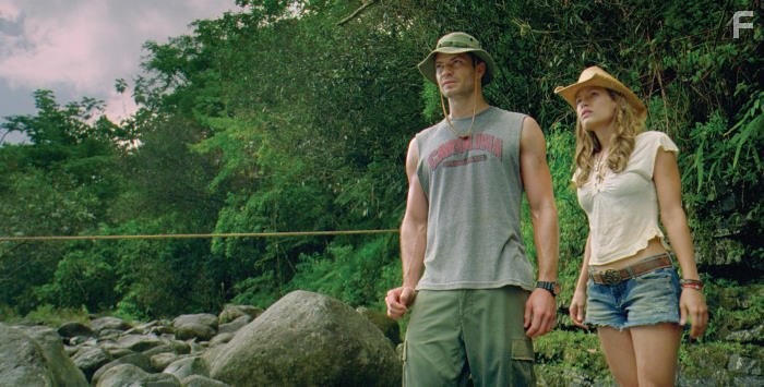 Timothy Olyphant and Kiele Sanchez in Идеальный побег (2009)