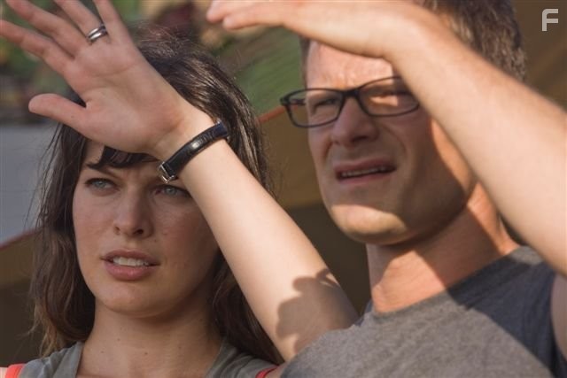 Milla Jovovich and Steve Zahn in Идеальный побег (2009)