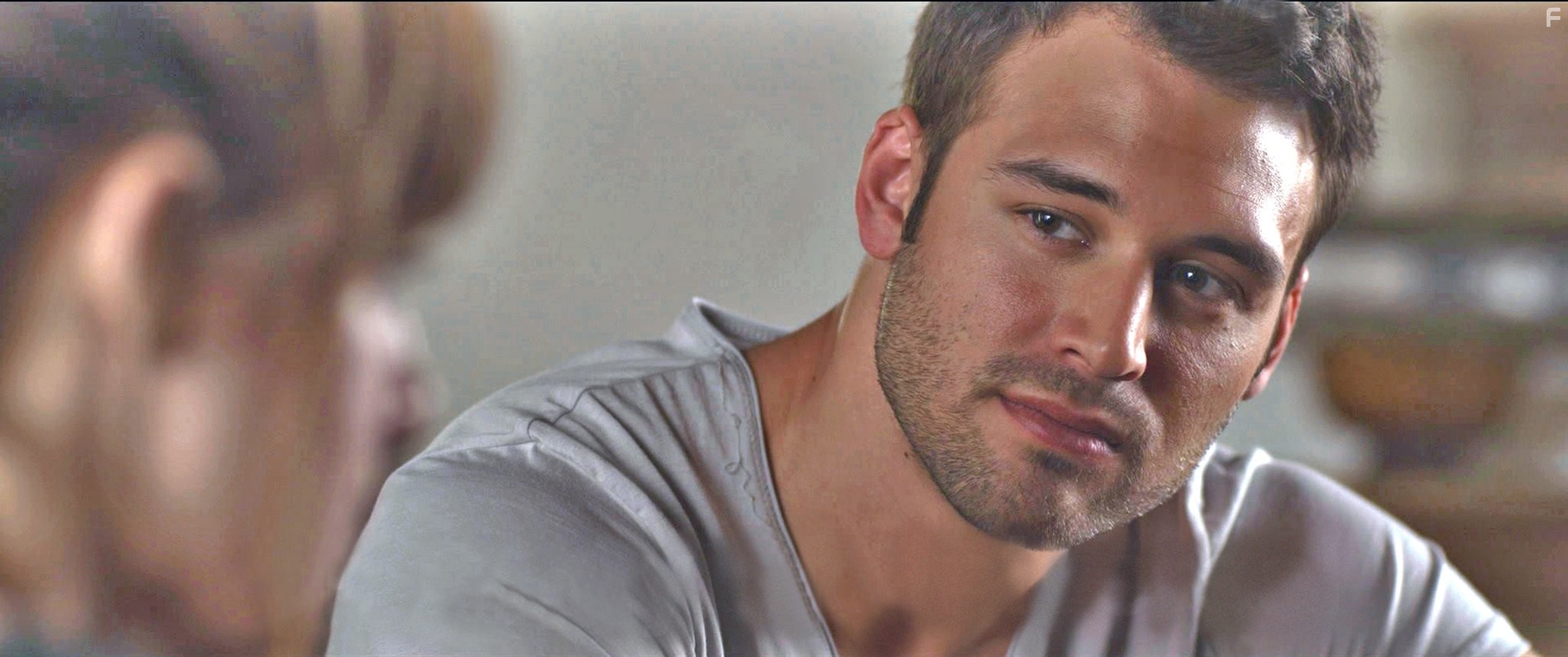 Aubrey Peeples and Ryan Guzman in Джем и голограммы (2015)
