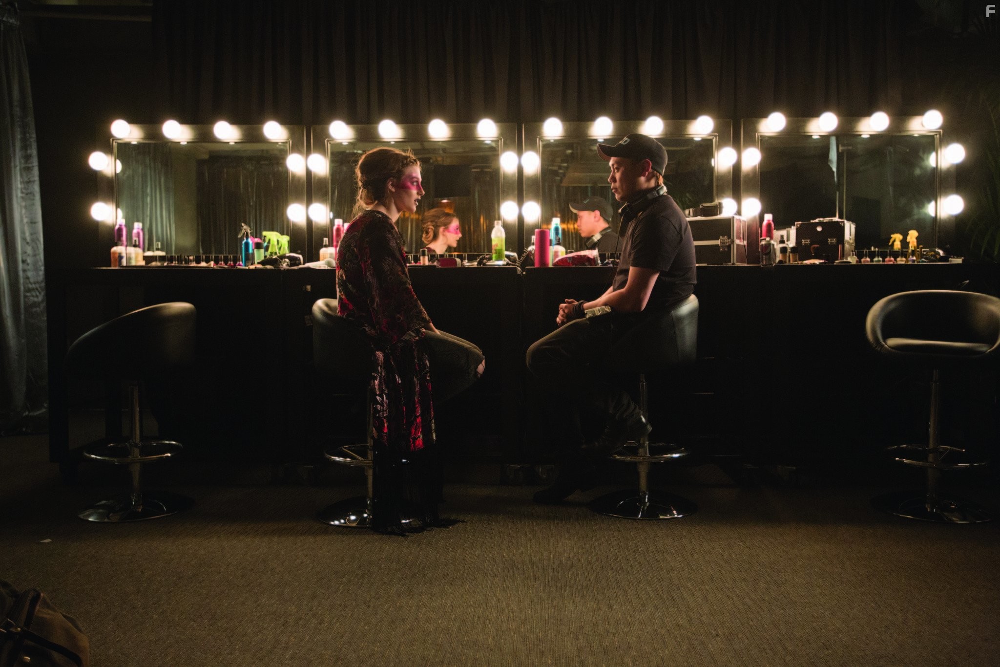 Jon M. Chu and Aubrey Peeples in Джем и голограммы (2015)